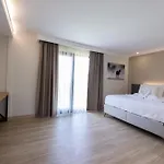Hotel Three Points *