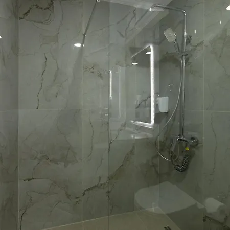 Otel Three Points