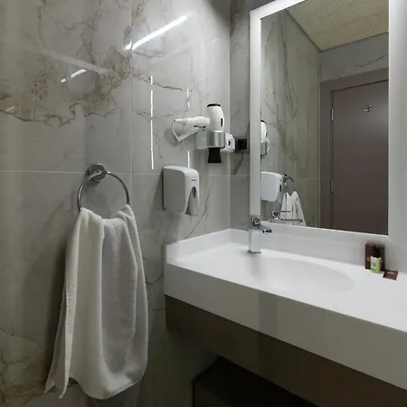 Hotel Three Points *